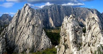 karst de vratsa caverna ledenika senderismo y trekking, bulgaria